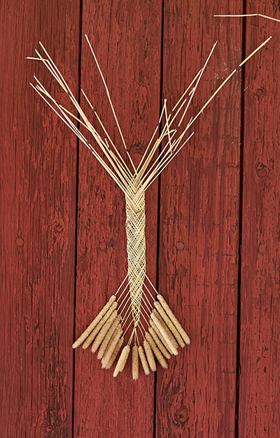 2_Sidsel_Bonde,_Grødegejster,_agerånder,_2022_Installationsbillede_fra_I_mørket_beder_vi_solen_huske_os_Foto__Brian_Kure_GRAYSC.jpg<